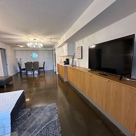 Toronto Downtown Luxurious Stylish 3 Bedroom 3 Bath 2 Balconies Near Rogers Centre Lakeview Condo Екстер'єр фото
