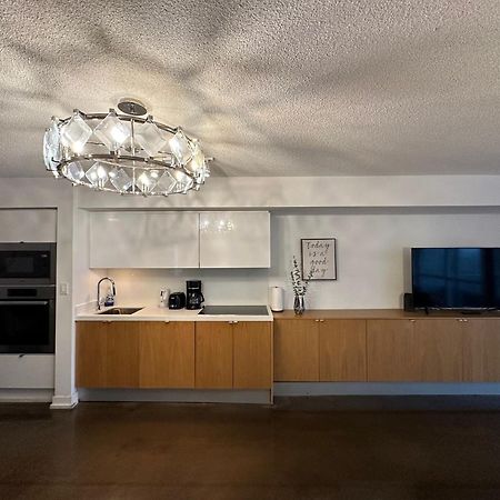 Toronto Downtown Luxurious Stylish 3 Bedroom 3 Bath 2 Balconies Near Rogers Centre Lakeview Condo Екстер'єр фото