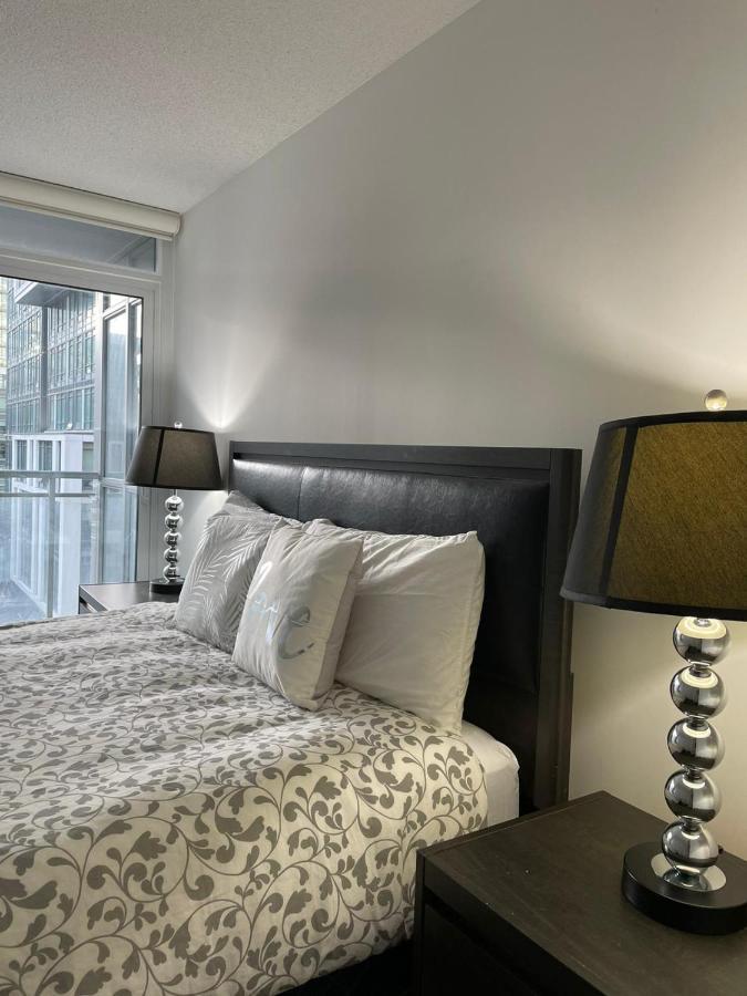 Toronto Downtown Luxurious Stylish 3 Bedroom 3 Bath 2 Balconies Near Rogers Centre Lakeview Condo Екстер'єр фото