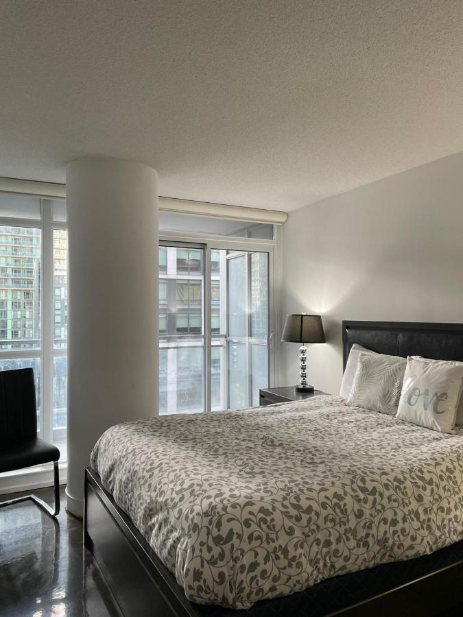 Toronto Downtown Luxurious Stylish 3 Bedroom 3 Bath 2 Balconies Near Rogers Centre Lakeview Condo Екстер'єр фото