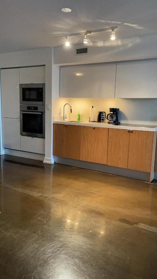 Toronto Downtown Luxurious Stylish 3 Bedroom 3 Bath 2 Balconies Near Rogers Centre Lakeview Condo Екстер'єр фото