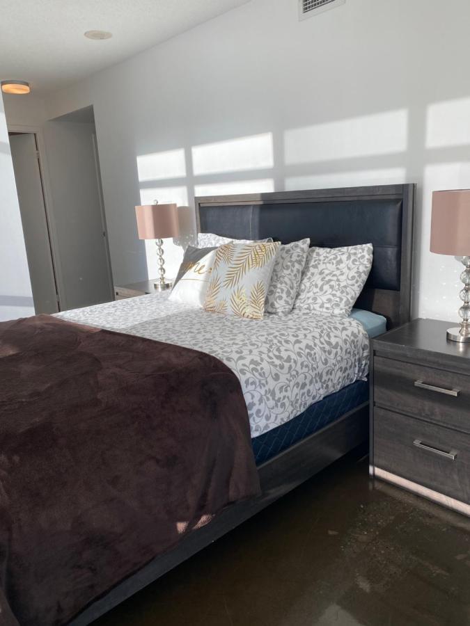 Toronto Downtown Luxurious Stylish 3 Bedroom 3 Bath 2 Balconies Near Rogers Centre Lakeview Condo Екстер'єр фото