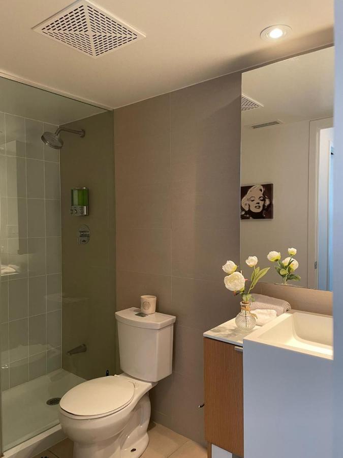 Toronto Downtown Luxurious Stylish 3 Bedroom 3 Bath 2 Balconies Near Rogers Centre Lakeview Condo Екстер'єр фото