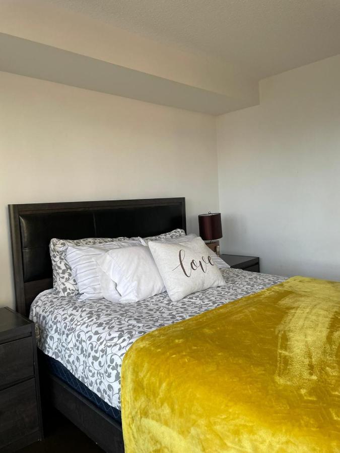 Toronto Downtown Luxurious Stylish 3 Bedroom 3 Bath 2 Balconies Near Rogers Centre Lakeview Condo Екстер'єр фото