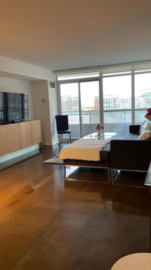 Toronto Downtown Luxurious Stylish 3 Bedroom 3 Bath 2 Balconies Near Rogers Centre Lakeview Condo Екстер'єр фото