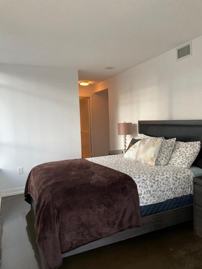 Toronto Downtown Luxurious Stylish 3 Bedroom 3 Bath 2 Balconies Near Rogers Centre Lakeview Condo Екстер'єр фото