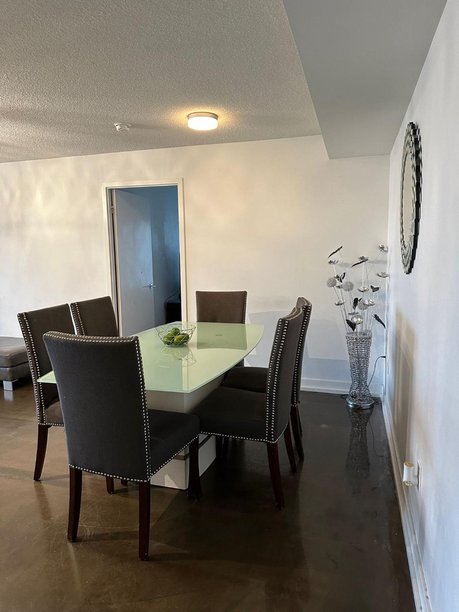 Toronto Downtown Luxurious Stylish 3 Bedroom 3 Bath 2 Balconies Near Rogers Centre Lakeview Condo Екстер'єр фото