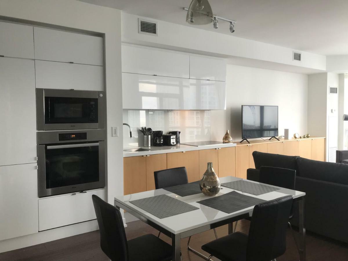 Toronto Downtown Luxurious Stylish 3 Bedroom 3 Bath 2 Balconies Near Rogers Centre Lakeview Condo Екстер'єр фото